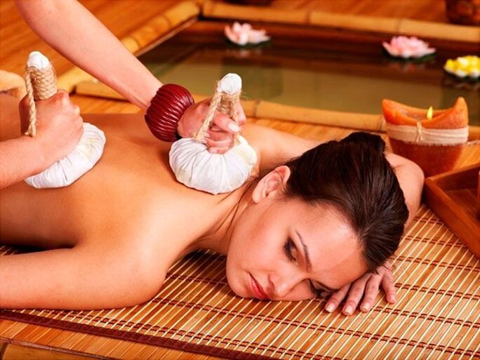 Διεξαγωγή συνεδρίας μασάζ με πάγο